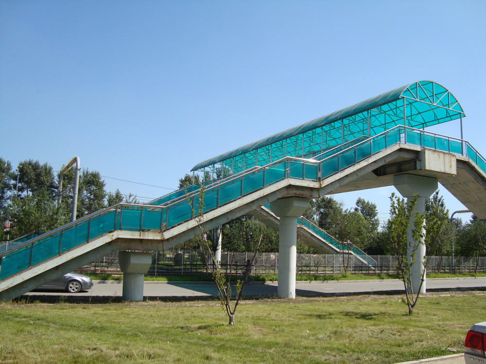 過(guò)街天橋頂棚使用材料